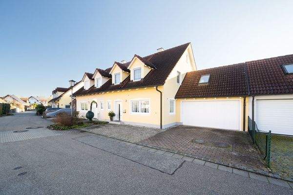 Hausansicht Nordwest/Doppelgarage