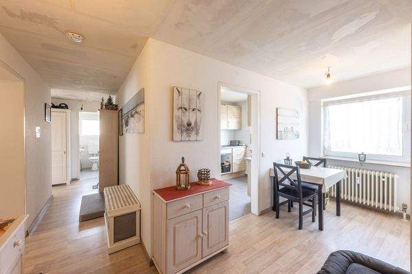 Essbereich mit Flur.jpg