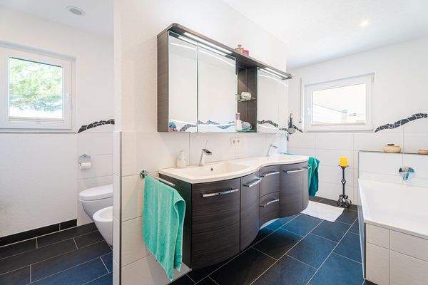 BADEZIMMER ERDGESCHOSS