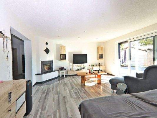 EG Kamin im Wohnzimmer