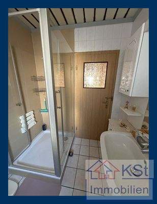 Bad mit begehbarer Dusche