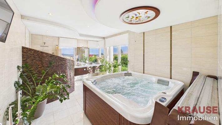 Badezimmer mit Whirlpool