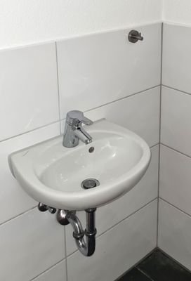 Waschbecken im Gäste-WC