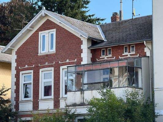 Außenansicht mit Balkon 