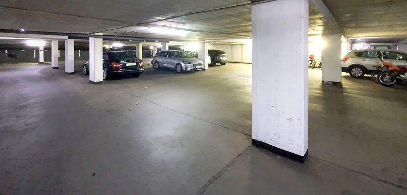Tiefgarage.