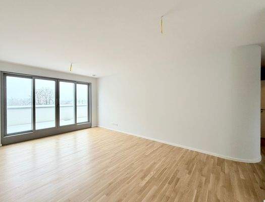 Helles Wohnzimmer mit Fenster