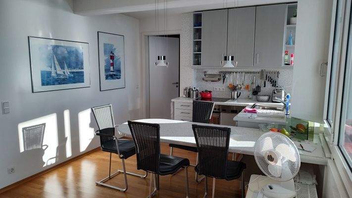 Küche und Essbereich