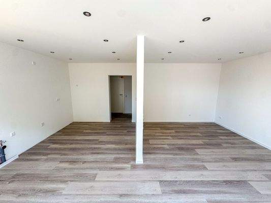 3 Wohnzimmer und Kochbereich