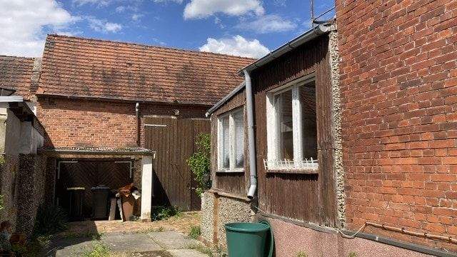 Giebelansicht mit Anbauten