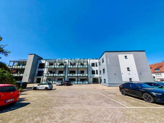 Außenansicht mit hochwertigem Balkon