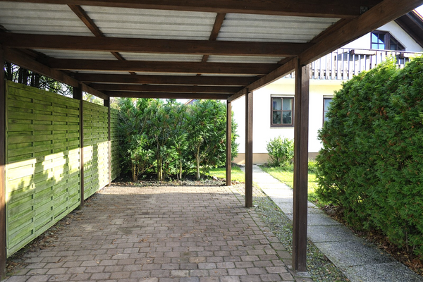Überdachter Carport