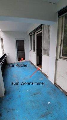 Loggia mit Zugang zur Küche und Wohnzimmer