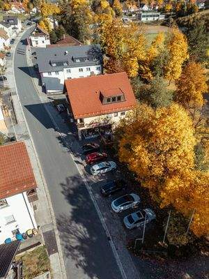 Drohnenfoto mit Parkplätzen