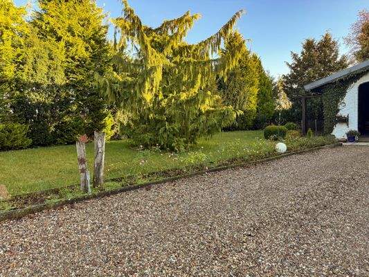 16. Auffahrt zur Garage.jpg