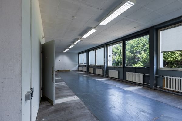 Große Arbeits-/Lagerfläche (nordseite) - EG