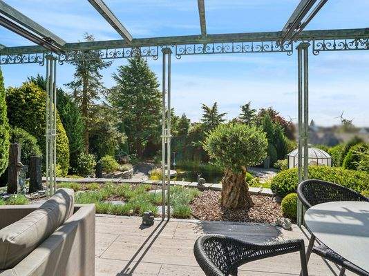 Terrasse mit Gartenblick