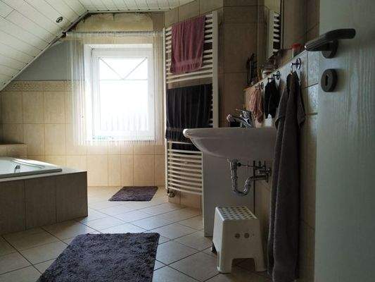 Badezimmer mit Handtuchheizkörper