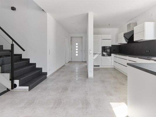 Hauseingang mit offener Küche