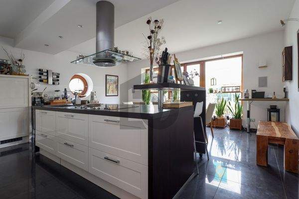 Küche mit Essbereich