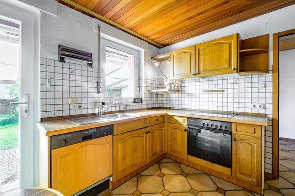 Küche mit Zugang zur Terrasse