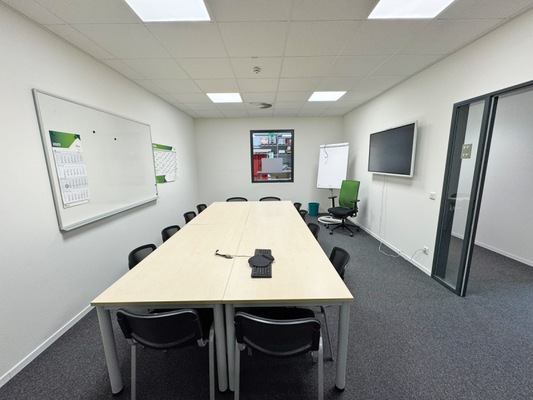 Büro/Konferenzraum