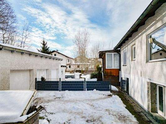 Blick in den Innenhof und Garten 