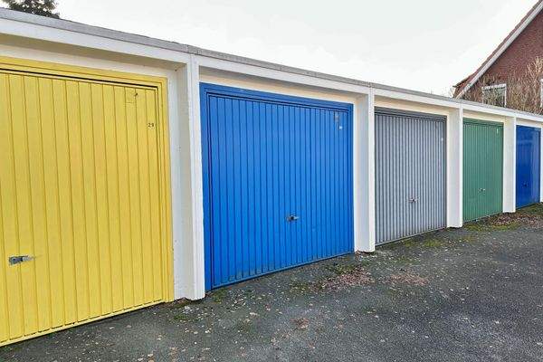 Garage (blaues Tor)