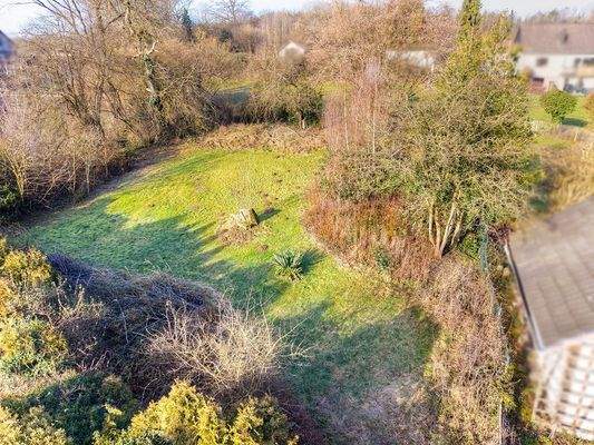 Baugrundstück auf der anderen Straßenseite