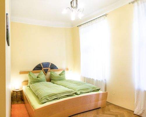 Ruhiges Schlafzimmer zum Innenhof