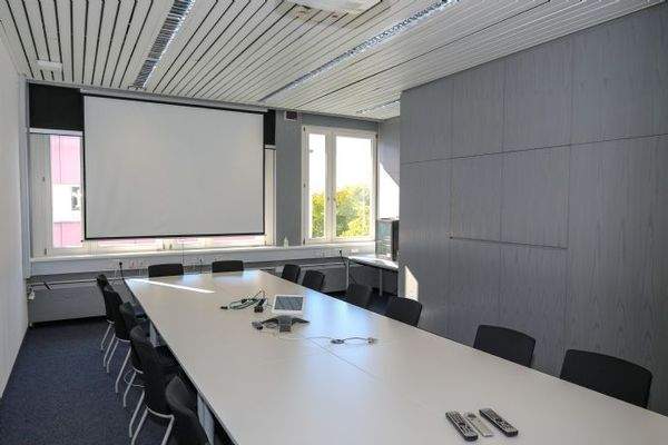 Büro/Konferenzraum