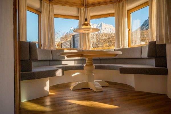 ...und Erker-Sitzecke im neuen Glanz...