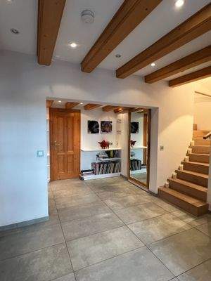 Diele EG mit Aufgang zum DG