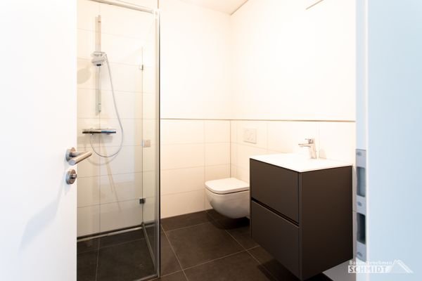 Gäste-WC mit Dusche