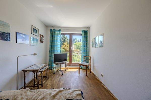 Kinderzimmer 1 mit Balkon