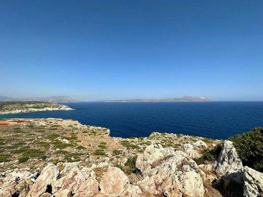 Kreta, Kokkino Chorio: Grundstück am Meer mit Genehmigung für Luxusvilla zu verkaufen