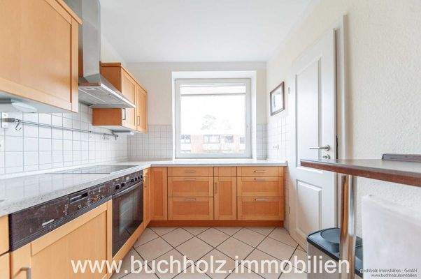 Einbauküche mit Abstellkammer