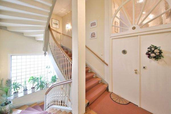 Eleganter Eingangsbereich in stilvollem Ambiente