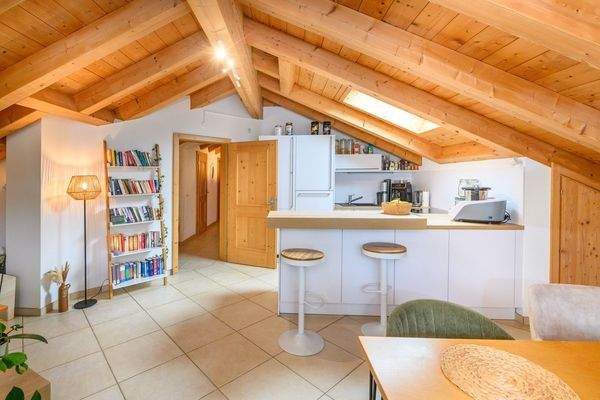 Küche mit Theke | Blick Richtung Flur