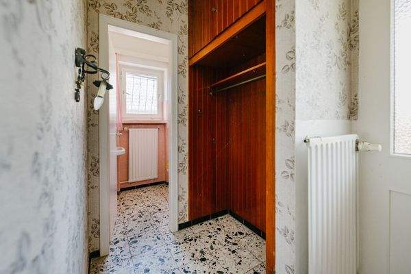 EG Flur Eingangsbereich vor Gäste-WC