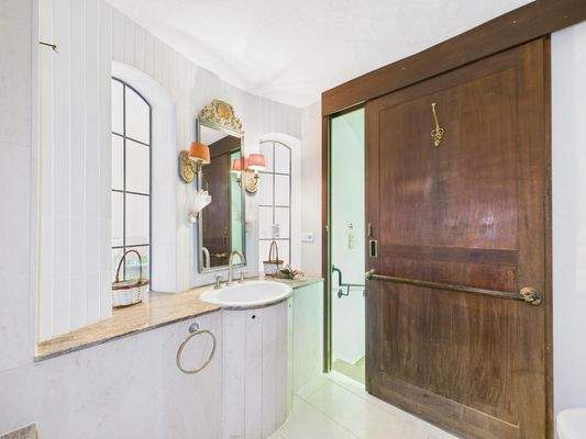 Aufgang zum Badezimmer 1