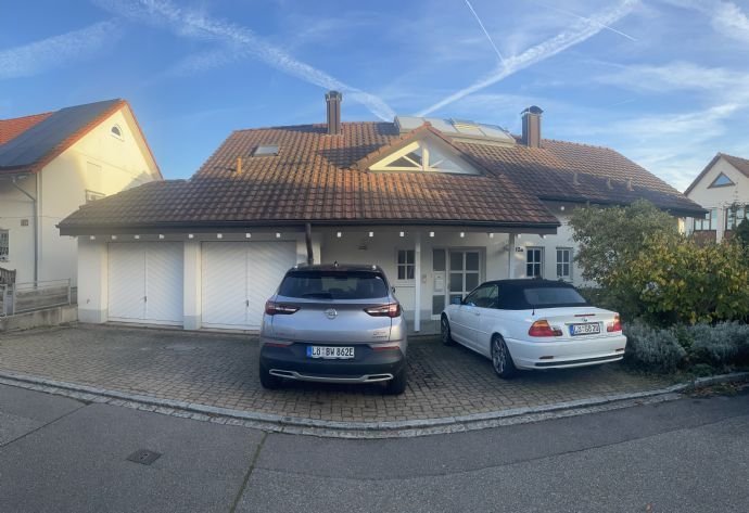 Helle und Großzügig Geschnittene 4 Zimmer Wohnung mit Blick über Lörrach