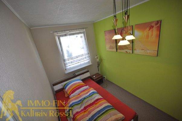 Kinderzimmer hinter Wozi.