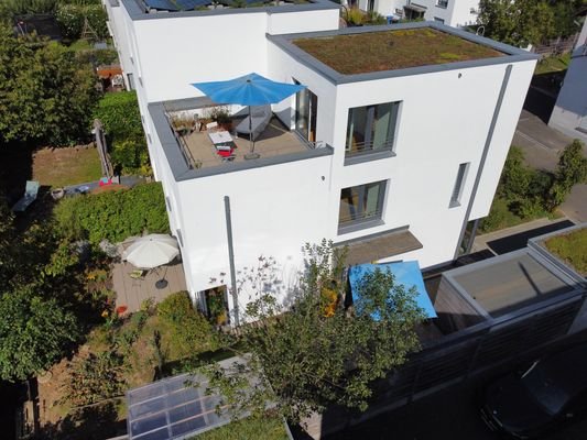 Dachterrasse u. zwei Gartenterrassen