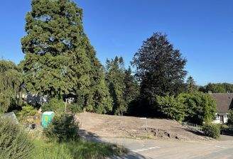 Blick von der Straße (weit)