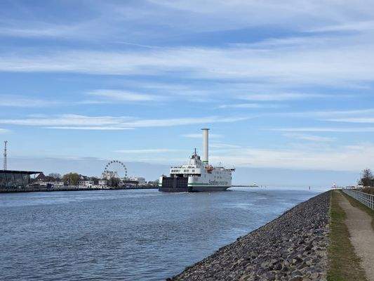 Schiffsverkehr vor der Tür