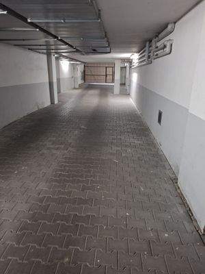 Tiefgarageneinfahrt