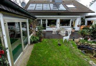 Schwimmbad mit Garten 