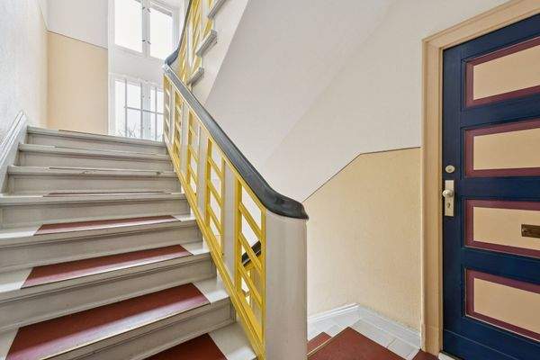 Treppenhaus und Wohnungseingang