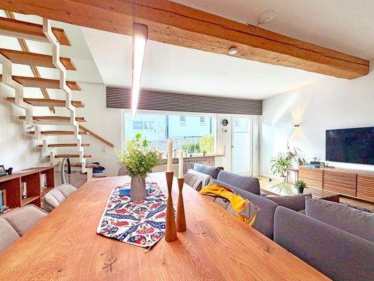 Wohnzimmer / Aufgang zum Obergeschoss (Anbau)