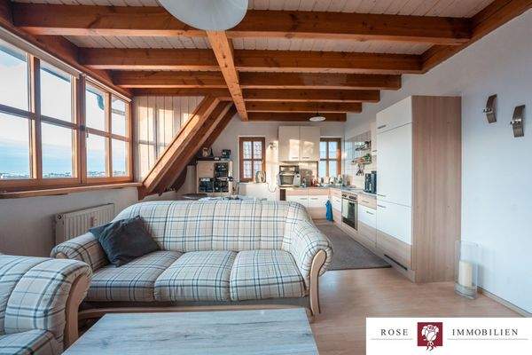 Wohnbereich mit Küche Bild 2